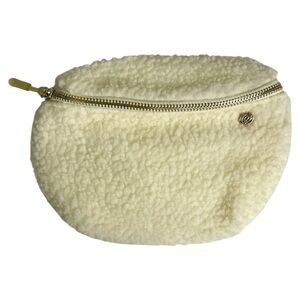 NWT apana sherpa belt bag Bag 💼